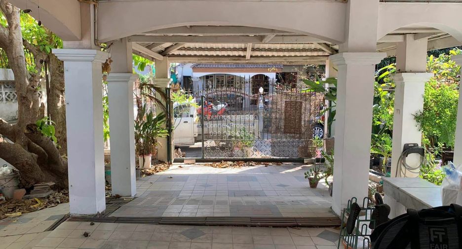 For sale 4 bedrooms house in Bang Khae, Bangkok