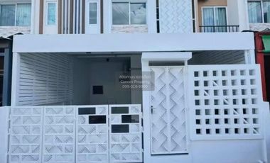 For sale 4 bedrooms townhouse in Mueang Nonthaburi, Nonthaburi