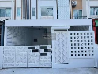 For sale 4 bedrooms townhouse in Mueang Nonthaburi, Nonthaburi