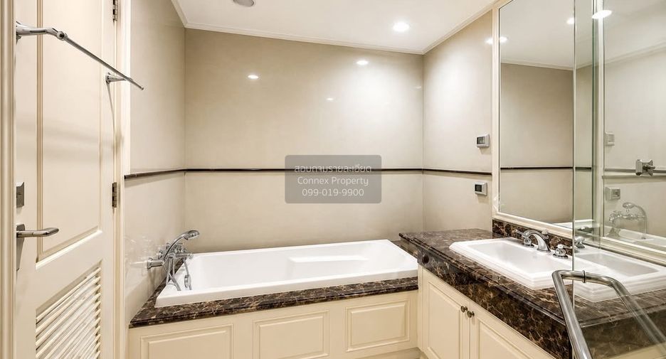 For sale 2 bedrooms condo in Khlong Toei, Bangkok