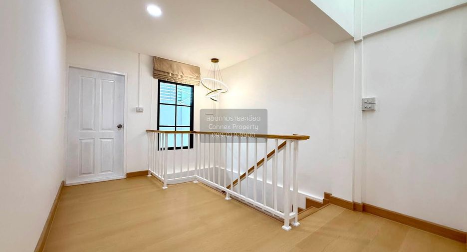 For sale 5 bedrooms townhouse in Bang Khae, Bangkok