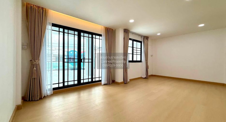 For sale 5 bedrooms townhouse in Bang Khae, Bangkok