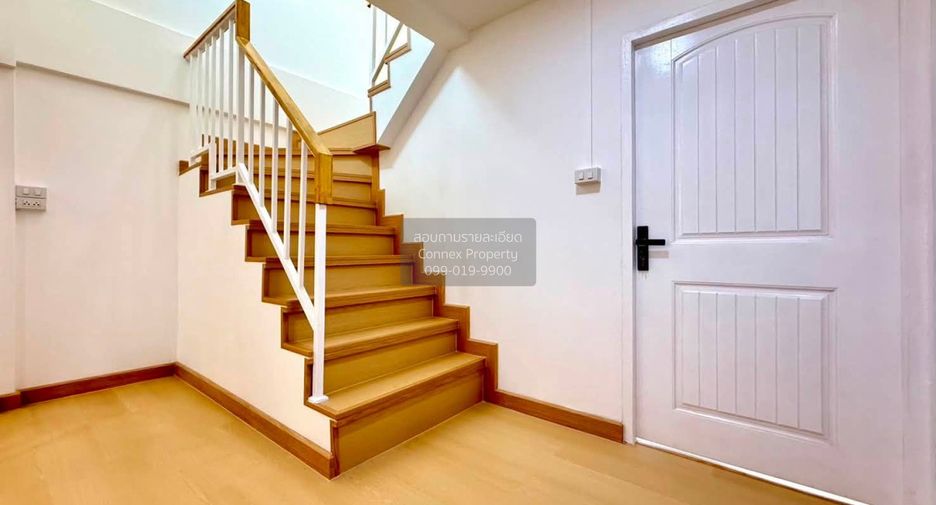 For sale 5 bedrooms townhouse in Bang Khae, Bangkok