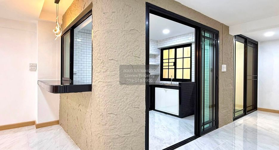 For sale 5 bedrooms townhouse in Bang Khae, Bangkok