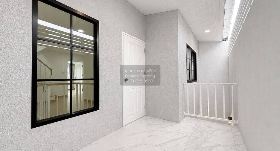 For sale 5 bedrooms townhouse in Bang Khae, Bangkok