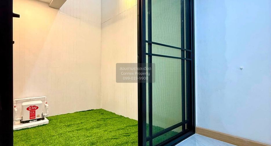 For sale 5 bedrooms townhouse in Bang Khae, Bangkok