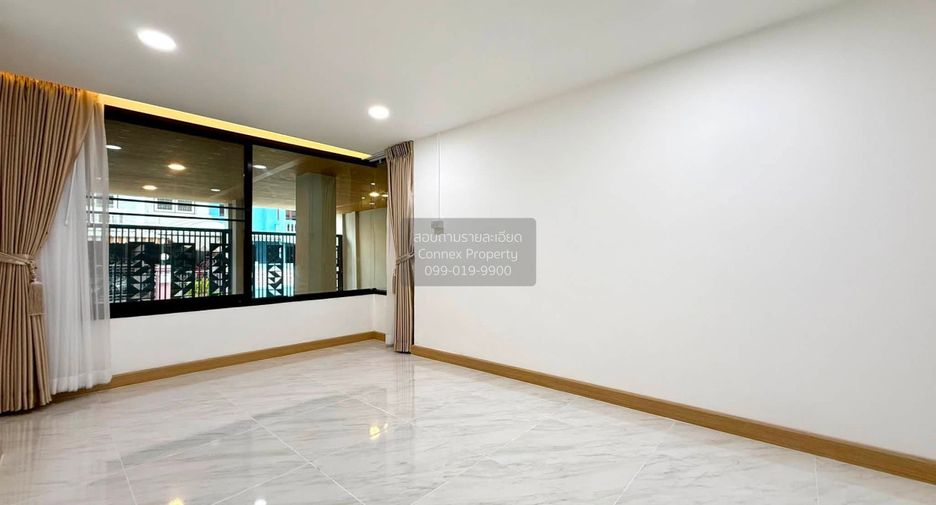 For sale 5 bedrooms townhouse in Bang Khae, Bangkok