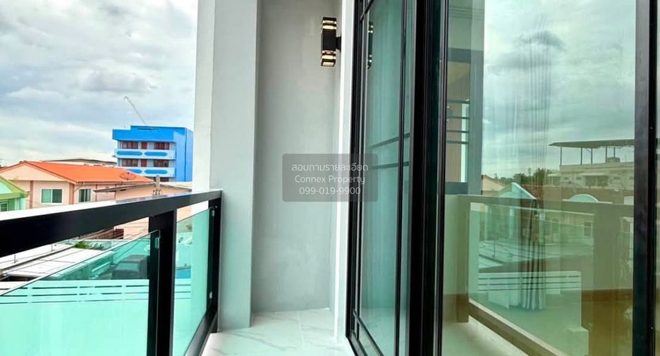 For sale 5 bedrooms townhouse in Bang Khae, Bangkok
