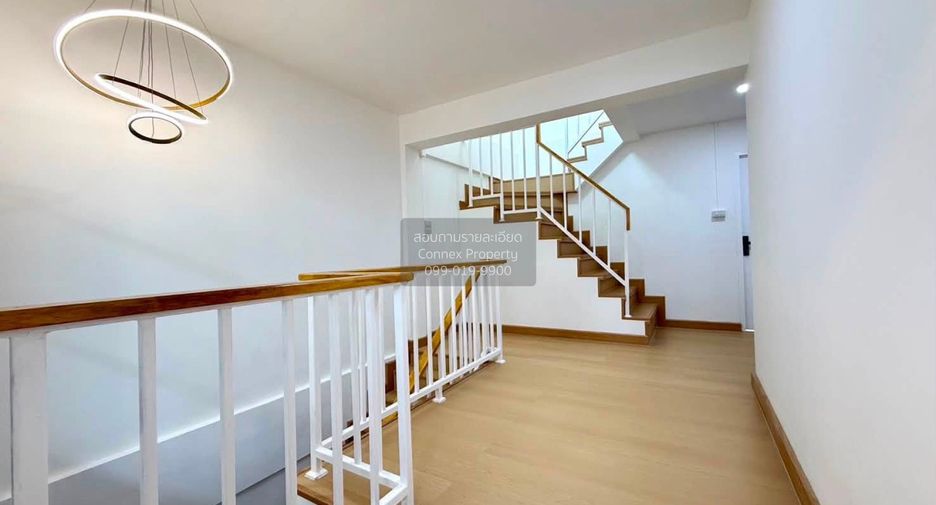 For sale 5 bedrooms townhouse in Bang Khae, Bangkok
