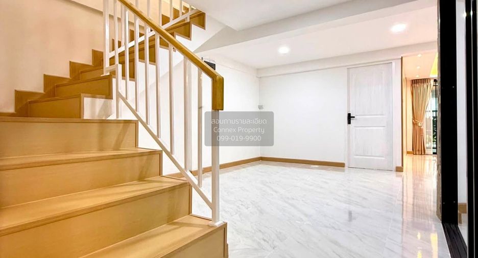 For sale 5 bedrooms townhouse in Bang Khae, Bangkok