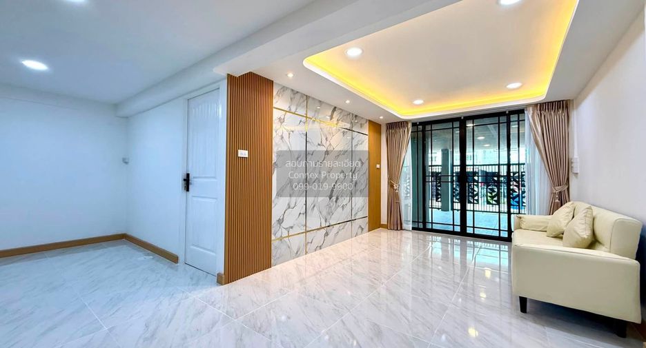 For sale 5 bedrooms townhouse in Bang Khae, Bangkok