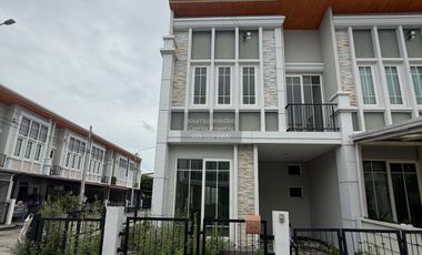 For sale 3 bedrooms townhouse in Mueang Nonthaburi, Nonthaburi