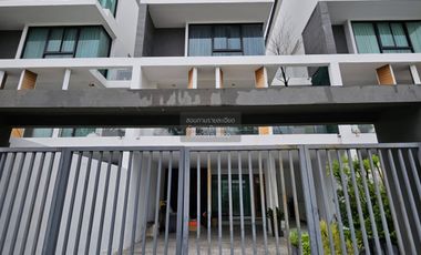 For sale 3 bedrooms townhouse in Lat Phrao, Bangkok