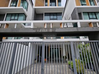 For sale 3 bedrooms townhouse in Lat Phrao, Bangkok