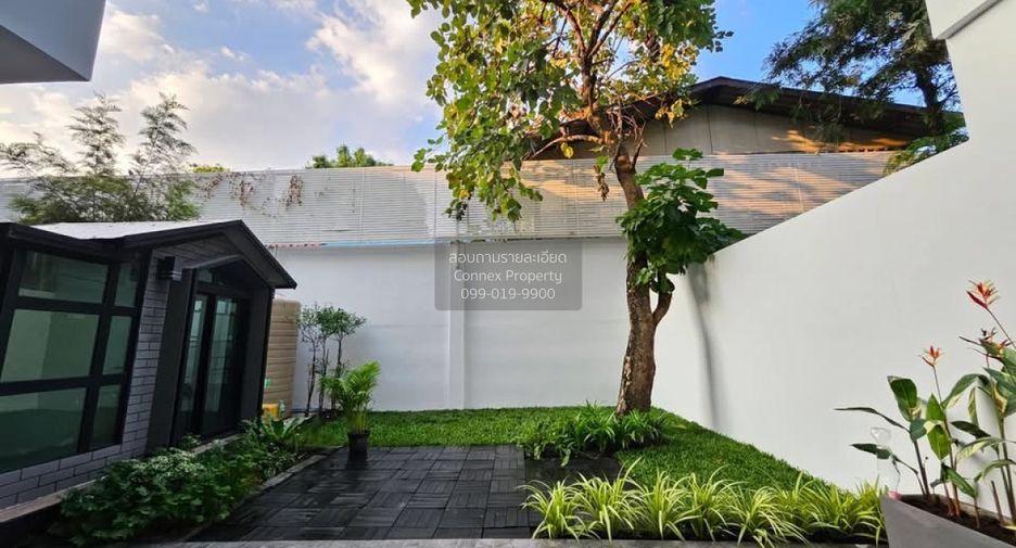 For sale 3 bedrooms townhouse in Lat Phrao, Bangkok