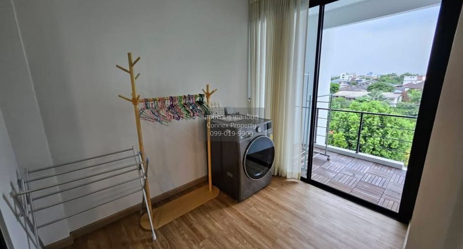 For sale 3 bedrooms townhouse in Lat Phrao, Bangkok