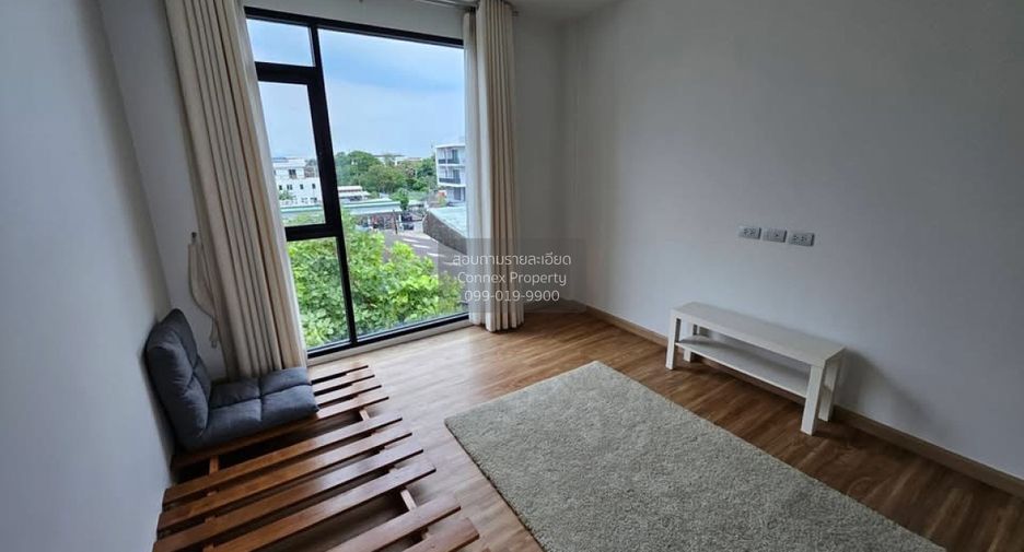 For sale 3 bedrooms townhouse in Lat Phrao, Bangkok