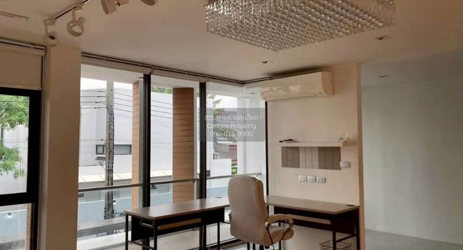 For sale 3 bedrooms townhouse in Lat Phrao, Bangkok