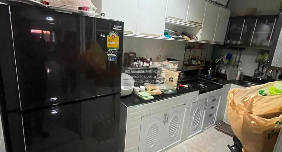 For sale 3 bedrooms townhouse in Mueang Samut Prakan, Samut Prakan