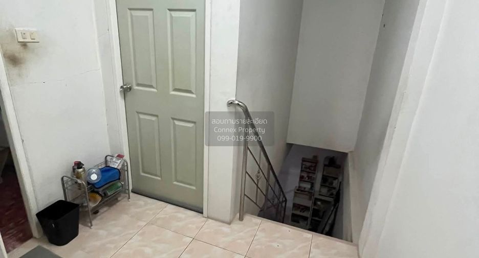 For sale 3 bedrooms townhouse in Mueang Samut Prakan, Samut Prakan