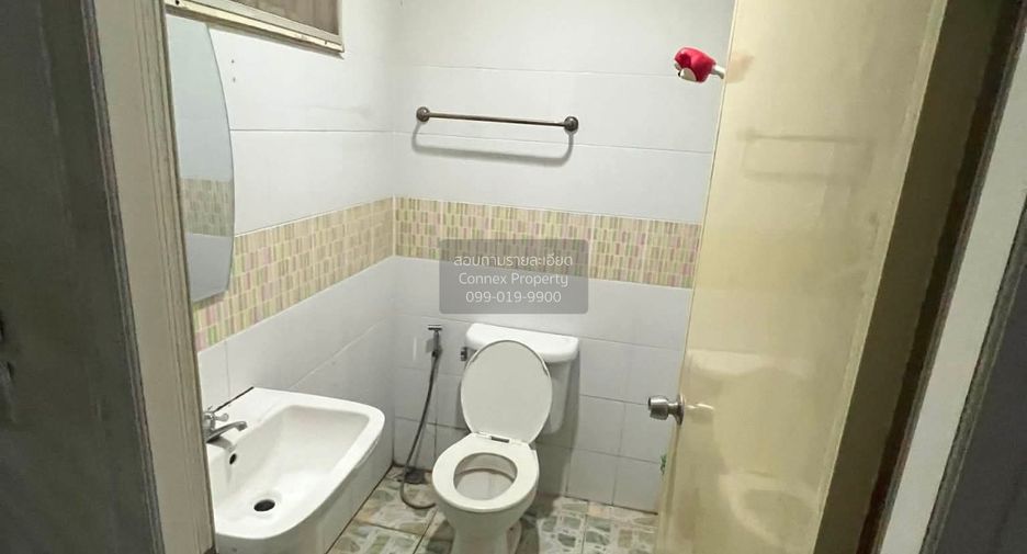 For sale 3 bedrooms townhouse in Mueang Samut Prakan, Samut Prakan