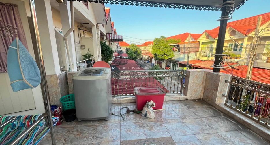 For sale 3 bedrooms townhouse in Mueang Samut Prakan, Samut Prakan