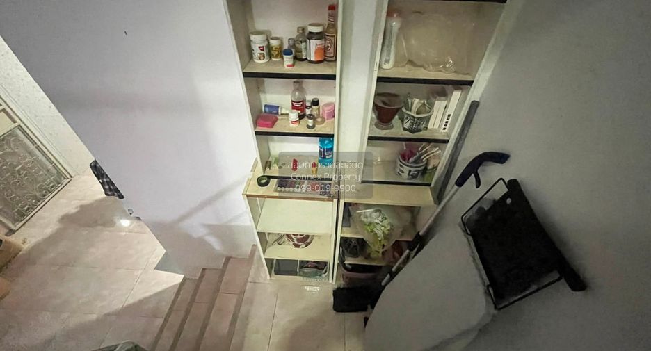 For sale 3 bedrooms townhouse in Mueang Samut Prakan, Samut Prakan