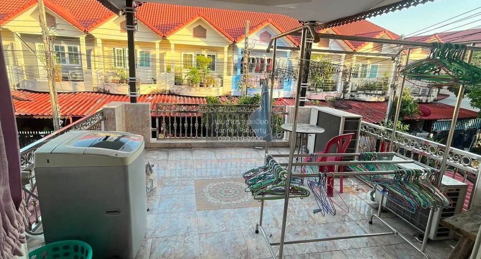 For sale 3 bedrooms townhouse in Mueang Samut Prakan, Samut Prakan
