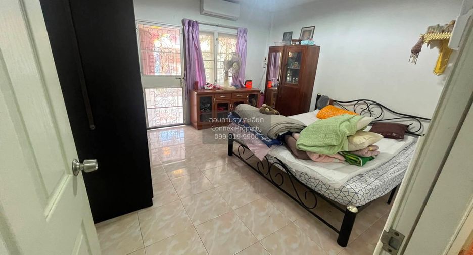 For sale 3 bedrooms townhouse in Mueang Samut Prakan, Samut Prakan