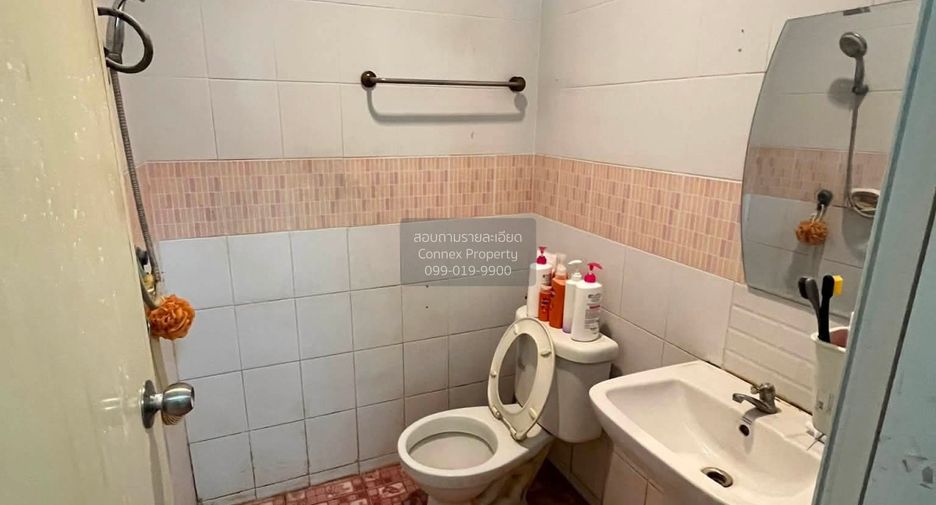 For sale 3 bedrooms townhouse in Mueang Samut Prakan, Samut Prakan