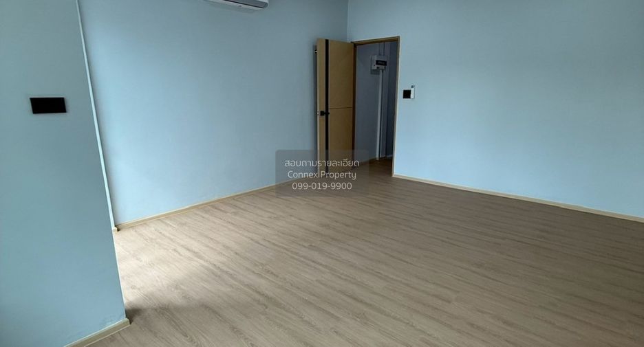For sale 2 bedrooms townhouse in Bangkok Noi, Bangkok