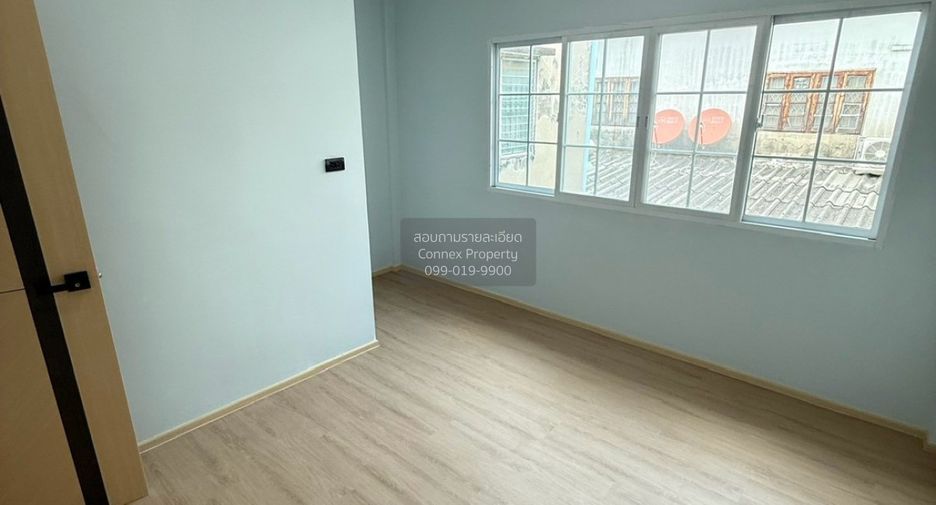 For sale 2 bedrooms townhouse in Bangkok Noi, Bangkok