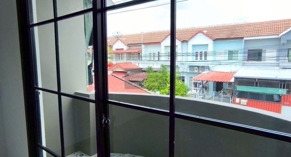 À vendre 3 chambres maison de ville à Lam Luk Ka, Pathum Thani