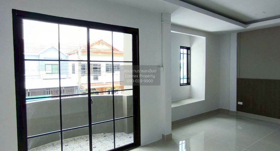 À vendre 3 chambres maison de ville à Lam Luk Ka, Pathum Thani