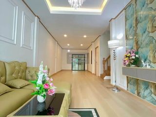 À vendre 4 chambres maison de ville à Lam Luk Ka, Pathum Thani