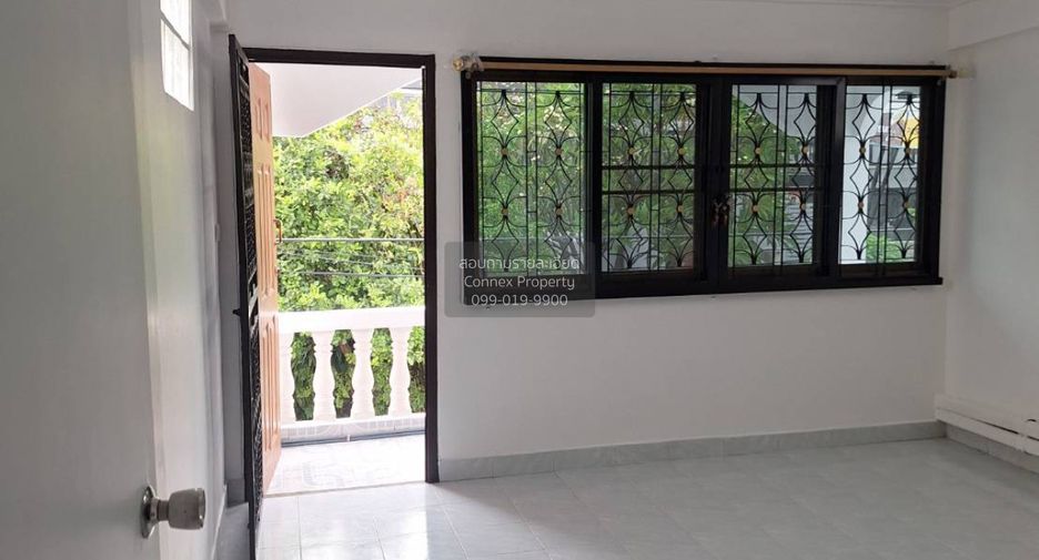 For sale 3 bedrooms townhouse in Chatuchak, Bangkok