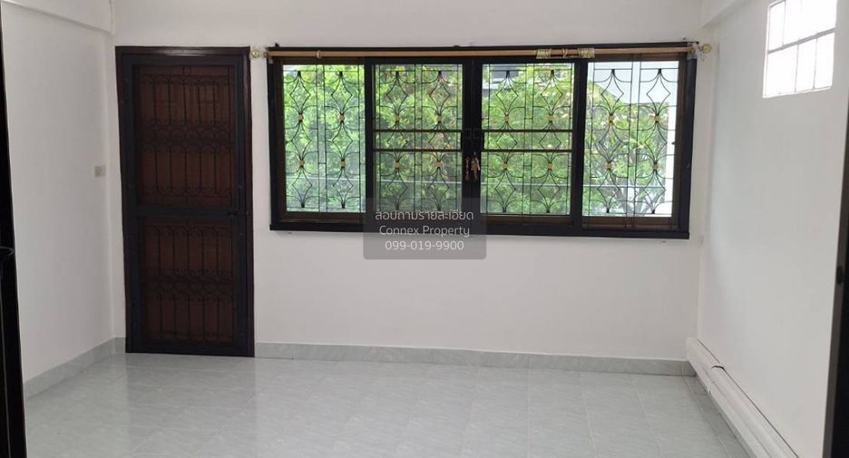 For sale 3 bedrooms townhouse in Chatuchak, Bangkok