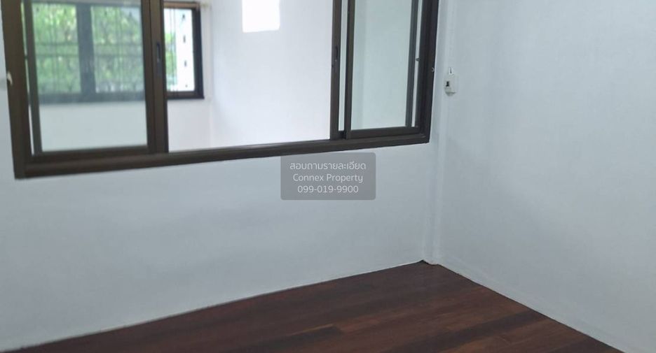 For sale 3 bedrooms townhouse in Chatuchak, Bangkok