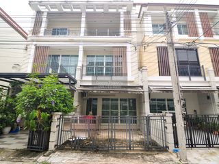 For sale 3 bedrooms townhouse in Bang Khen, Bangkok