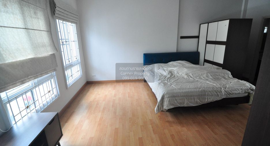 For sale 3 bedrooms townhouse in Bang Khen, Bangkok