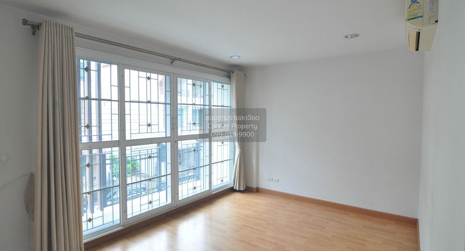 For sale 3 bedrooms townhouse in Bang Khen, Bangkok
