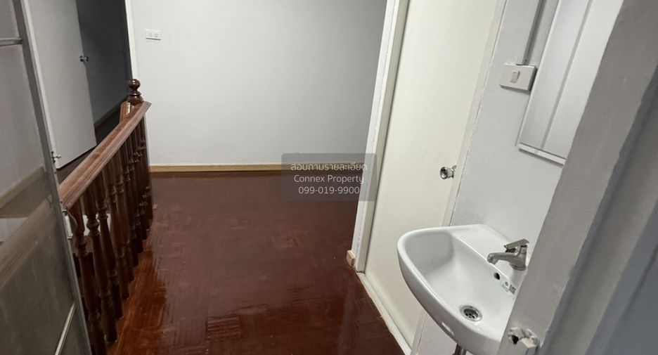For sale 2 bedrooms townhouse in Wang Thonglang, Bangkok