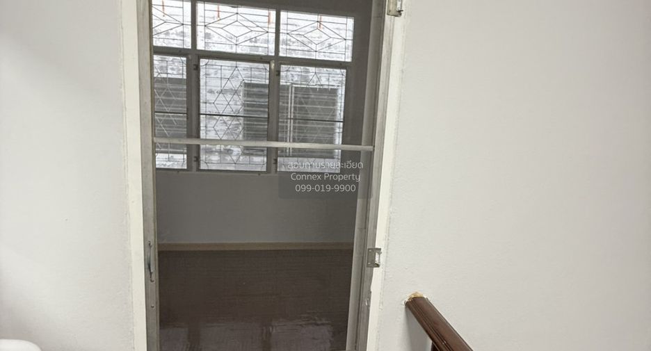 For sale 2 bedrooms townhouse in Wang Thonglang, Bangkok