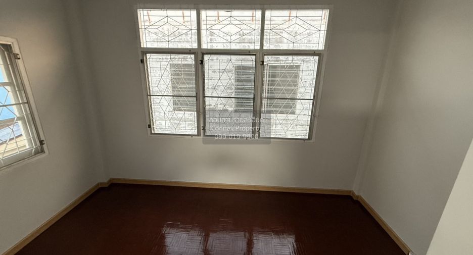 For sale 2 bedrooms townhouse in Wang Thonglang, Bangkok