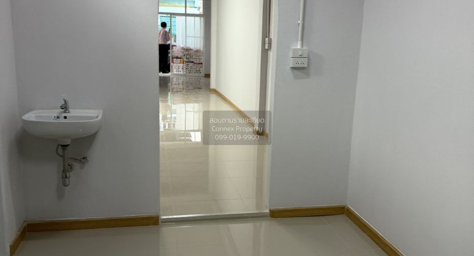 For sale 2 bedrooms townhouse in Wang Thonglang, Bangkok