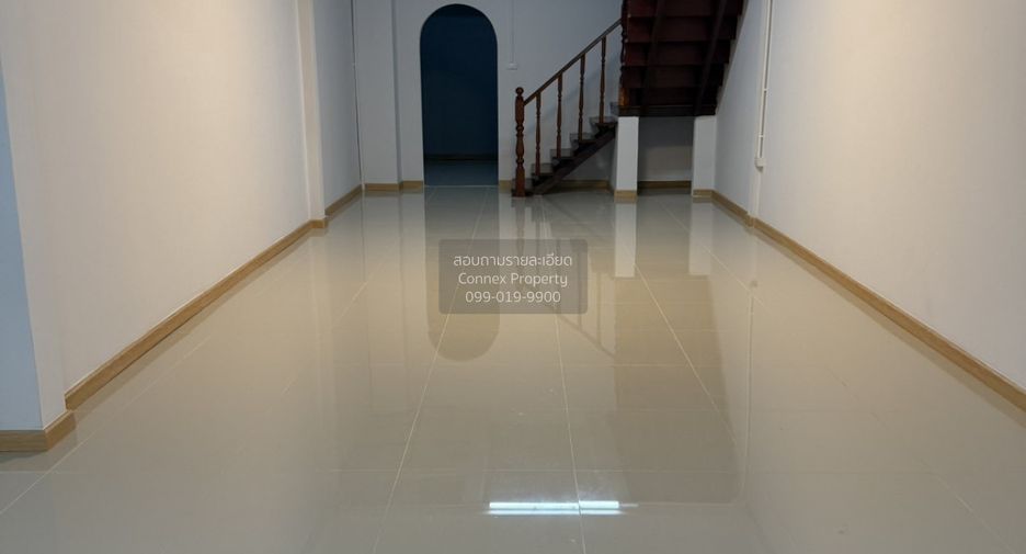 For sale 2 bedrooms townhouse in Wang Thonglang, Bangkok