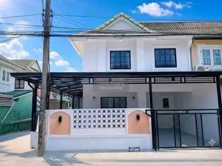 À vendre 3 chambres maison de ville à Lam Luk Ka, Pathum Thani
