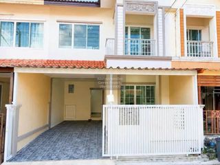 À vendre 3 chambres maison de ville à Lam Luk Ka, Pathum Thani