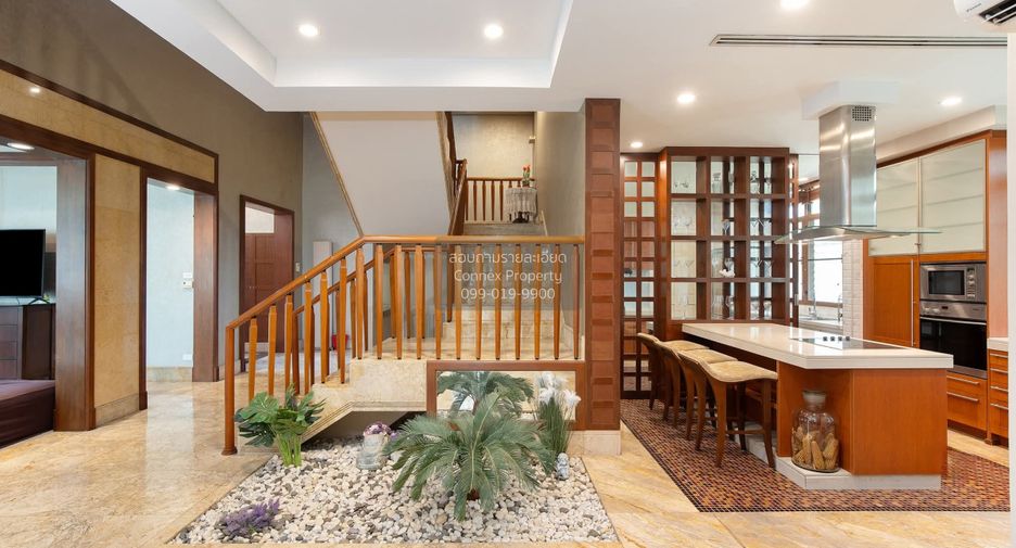 For sale 5 bedrooms house in Watthana, Bangkok