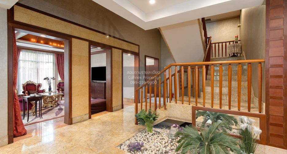 For sale 5 bedrooms house in Watthana, Bangkok